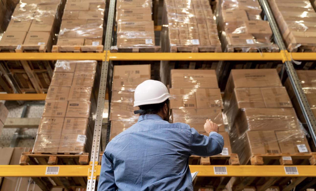 https://www.freepik.com/free-photo/man-with-helmet-working-warehouse_13450101.htm#query=amazon&position=37&from_view=search&track=sph